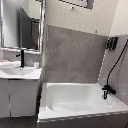 Apartment Cosy Rent Centre Tv Wifi